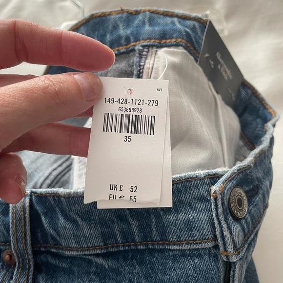 Abercrombie & Fitch High Rise Distressed Mom Shorts Size 35/20 - Picture 5 of 8